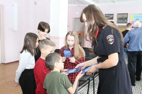Представители МВД на встрече с воспитанниками Барнаульского центра помощи детям № 4