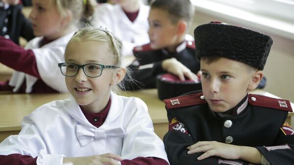 Ученики казачьего класса в школе