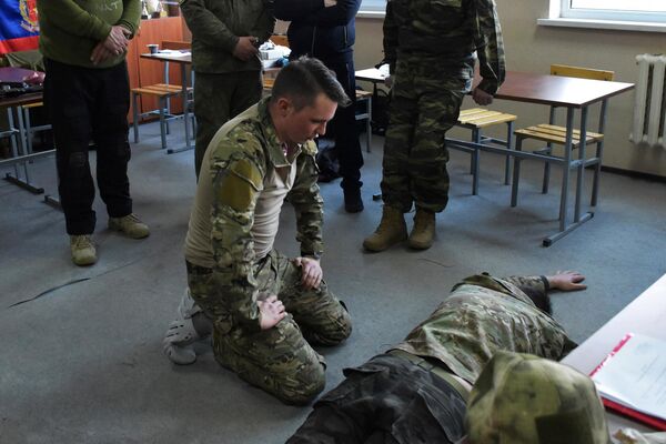 Практические занятия по военно-полевой медицине для добровольцев от Оренбургского казачьего войска