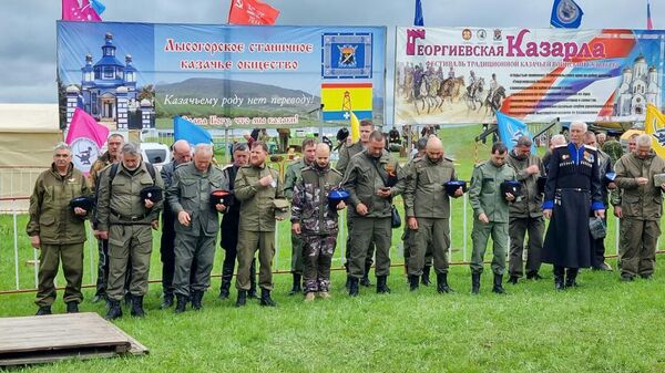 Участники фестиваля традиционной казачьей и воинской культуры Георгиевская Казарла 