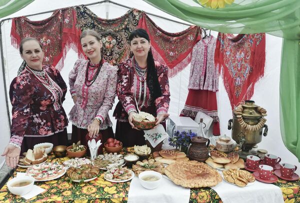 Выставка-дегустация казачьей походной кухни Казак живет, хлеб да сало жует