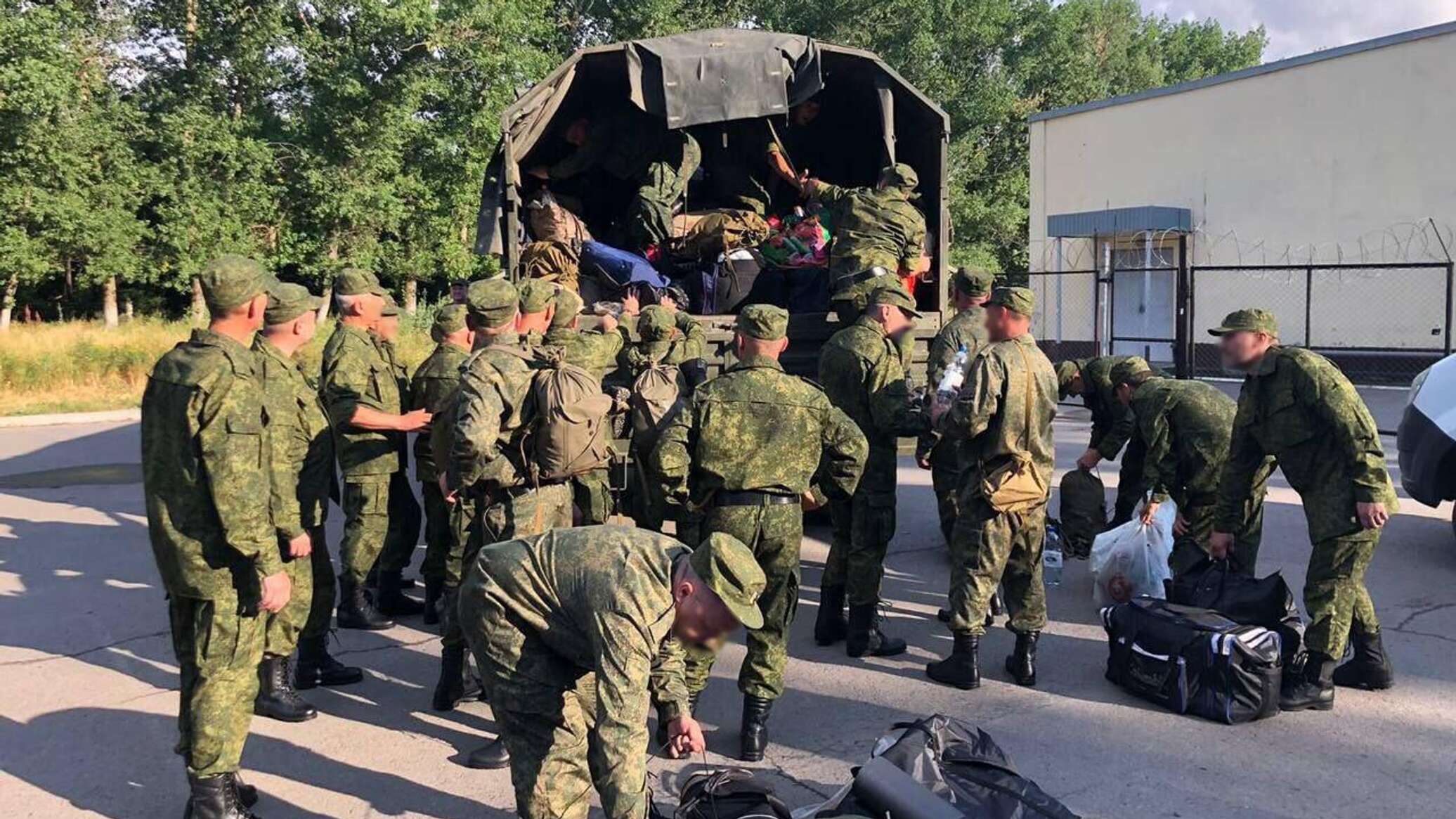 Добровольческие отряды. Казаки Оренбург добровольцы. Батальон Ермак. Добровольческий казачий батальон. Русские войска на Украине.