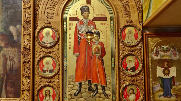 Икона Святых царственных страстотерпцев государя Николая II и цесаревича Алексея  