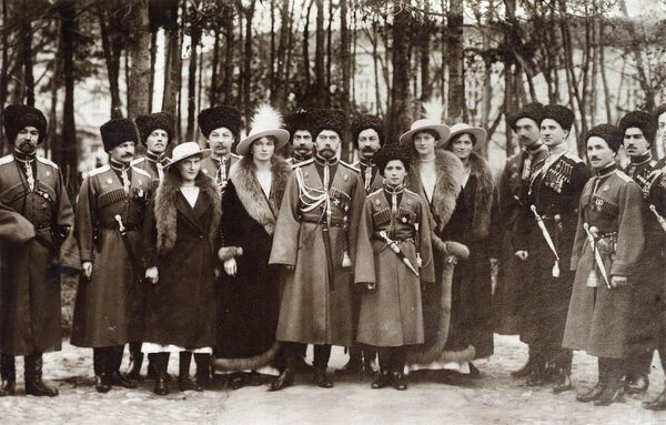 Императорская семья и казачий полк. 1916 год 