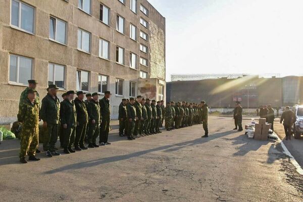 Добровольцы казачьего отряда Ермак из воинских частей Екатеринбурга