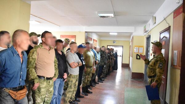 Подготовка казаков-добровольцев для отправки в состав отряда БАРС-15 Ермак