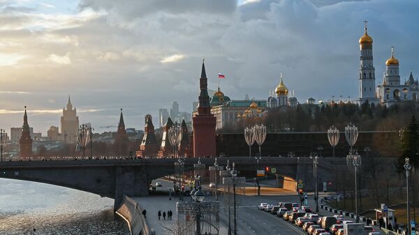 Город Москва. Вид на Московский Кремль и Большой Москворецкий мост