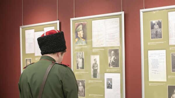 Посетитель на выставке Казачество в Великой войне 1914-1918 года