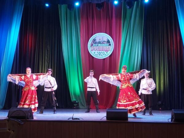 Выступление ансамбля Сибирские казаки на фестивале Казачья удаль в Ангарске ДК Энергетик