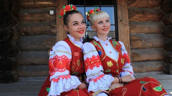 Солистки ансамбля Сибирские казаки на фестивале Братина, музей Тальцы в Иркутской области