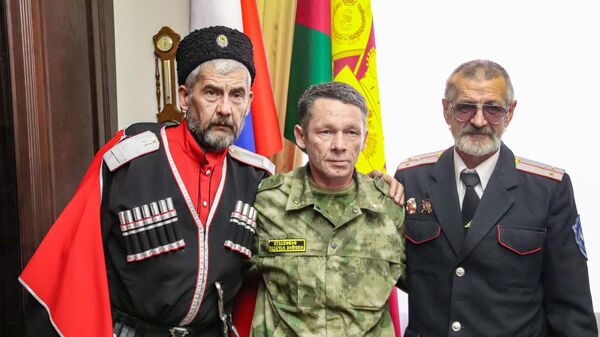 Герои боев под Красным Лиманом, казаки-добровольцы из отряда БАРС-16 Хоттабыч, Мангуст и Снежок (слева на право)