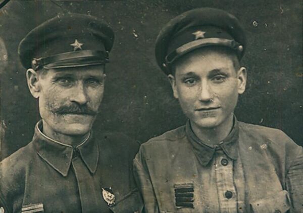 Недорубов с сыном Николаем, 1943 г.