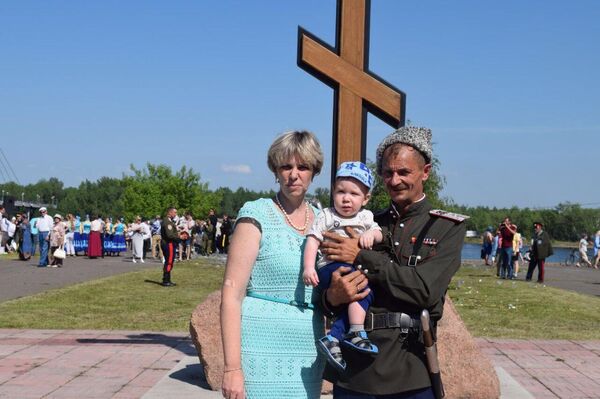 Марина и Григорий Столяровы с внуком  