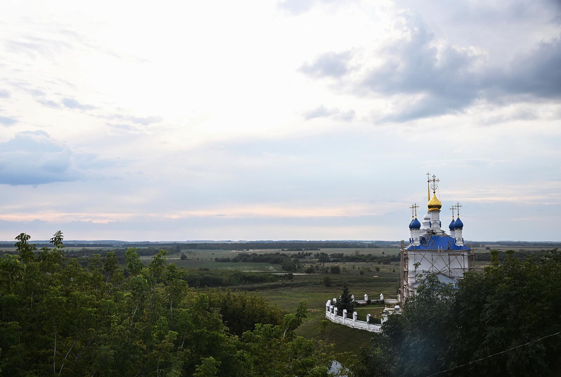 Церковь Успения Пресвятой Богородицы на Федосеевом городище в городе Епифань - РИА Новости, 1920, 21.08.2024