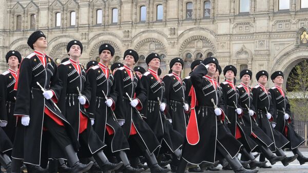 Парадный расчет кубанских казаков на военном параде в честь 77-й годовщины Победы в Великой Отечественной войне