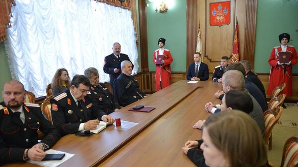 Губернатор Краснодара Вениамин Кондратьев, войсковой атаман Александр Власов и руководитель департамента развития бизнеса Василий Воробьев на совещании по вопросам развития казачьей экономики в регионе