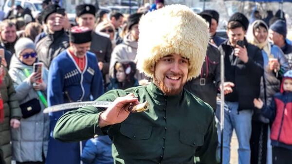 Празднование Масленицы. Казачья лезгинка в исполнении атамана алматинского городского филиала республиканского общественного объединения Союз казаков Семиречья С.В.Шихотова. Г. Алма-Ата, 2024 год Празднование Масленицы. Казачья лезгинка в исполнении атамана алматинского городского филиала республиканского общественного объединения Союз казаков Семиречья С.В.Шихотова. Г. Алма-Ата, 2024 год