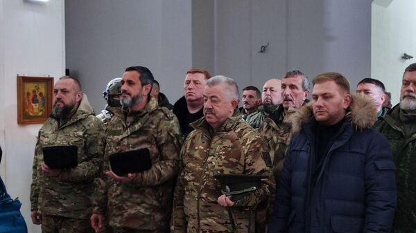 Владислав Калхидов (первый справа) с Виталием Кузнецовым (второй слева), Владимиром Савченко (первый слева) и Виктором Водолацким (второй справа) Владислав Калхидов (первый справа) с Виталием Кузнецовым (второй слева), Владимиром Савченко (первый слева) и Виктором Водолацким (второй справа)