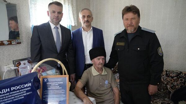 Награждение Павла Николаевича Подлипного нагрудным знаком ФАНД За отличие в службе российского казачества Награждение Павла Николаевича Подлипного нагрудным знаком ФАНД За отличие в службе российского казачества