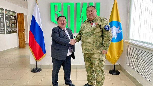Директор филиала Центра ВОИН Чимид Джангаев и ректор Калмыцкого государственного университета им. Б.Б. Городовикова Бадма Салаев договорились о новых правилах приема в вуз