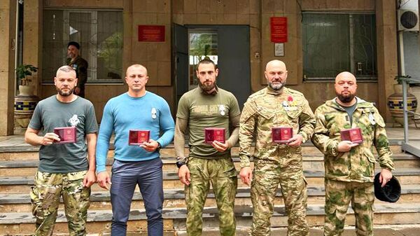 Церемония вручения государственных наград бойцам казачьей разведывательной бригады Терек