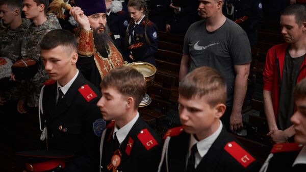 Участники и гости церемонии закрытия регионального этапа Всероссийского слета казачьей молодежи Готов к труду и обороне в Московской области