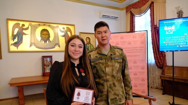 Награждение Анастасии Малышевой медалью За помощь фронту II степени Калмыцкого казачьего округа Всевеликого войска Донского