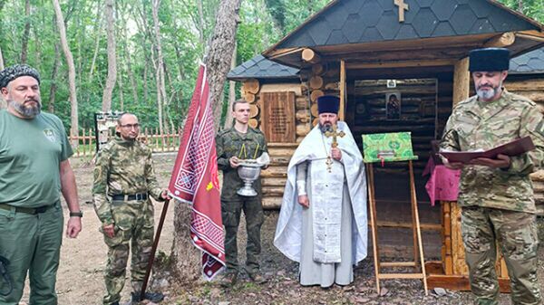 Церемония верстания бойцов казачьего батальона Таврида в казачьей часовне во имя святого апостола Андрея Первозванного в ДНР