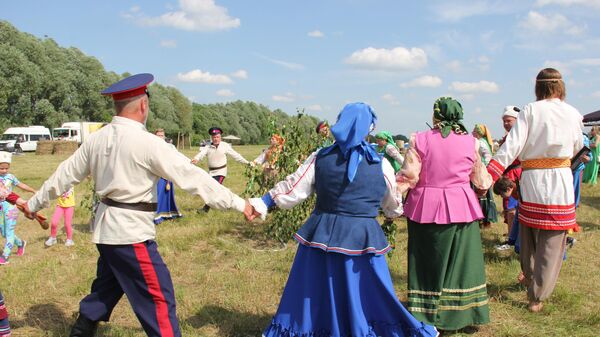 Участники и гости XII Межрегионального конкурса-фестиваля казачьей культуры Весело да громко казаки поют в Рязанской области 