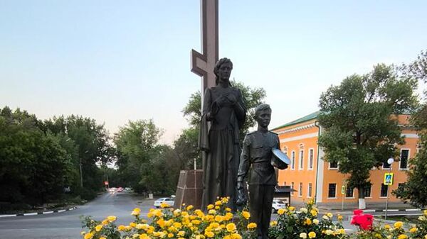 Сторона красных. Памятник примирения и согласия в Новочеркасске Сторона красных. Памятник примирения и согласия в Новочеркасске