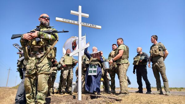 Казаки у поклонного креста на освобожденных русских землях Казаки у поклонного креста на освобожденных русских землях