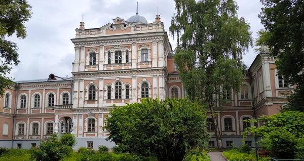Бывший загородный дворец императрицы Елизаветы Петровны, а ныне – Государственный научно-исследовательский институт реставрации Бывший загородный дворец императрицы Елизаветы Петровны, а ныне – Государственный научно-исследовательский институт реставрации
