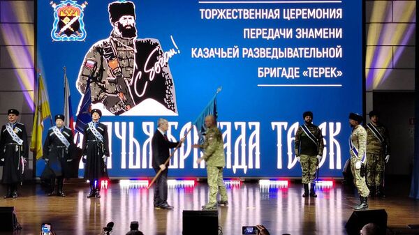 Торжественная церемония передачи знамени от Владимира Путина казачьей разведывательной бригаде Терек