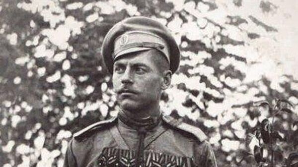 Старший урядник Лейб-гвардии Атаманского Его Императорского Высочества Наследника Цесаревича полка Василий Горин. За годы Первой мировой войны получил полный Георгиевский бант. Старший урядник Лейб-гвардии Атаманского Его Императорского Высочества Наследника Цесаревича полка Василий Горин. За годы Первой мировой войны получил полный Георгиевский бант.