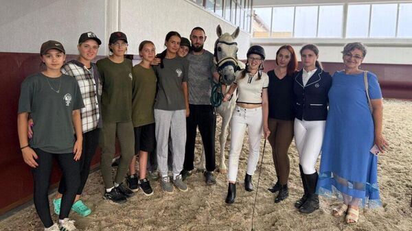 Участники соревнований в конно-спортивном клубе Целебные Ессентуки 