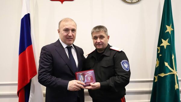 Вручение орденского знака За Веру, Кубань и Отечество главе Республике Адыгея Мурату Кумпилову Вручение орденского знака За Веру, Кубань и Отечество главе Республике Адыгея Мурату Кумпилову