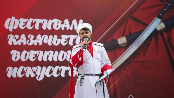 Советник председателя Союза казачьей молодежи России по культуре Сергей Захаров на фестивале казачьего воинского искусства