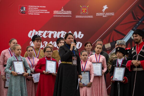 Награждение участников соревнований Фестиваля казачьего военного искусства Награждение участников соревнований Фестиваля казачьего военного искусства
