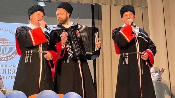 Участники межрегионального фестиваля казачьей культуры Крымские тулумбасы Участники межрегионального фестиваля казачьей культуры Крымские тулумбасы