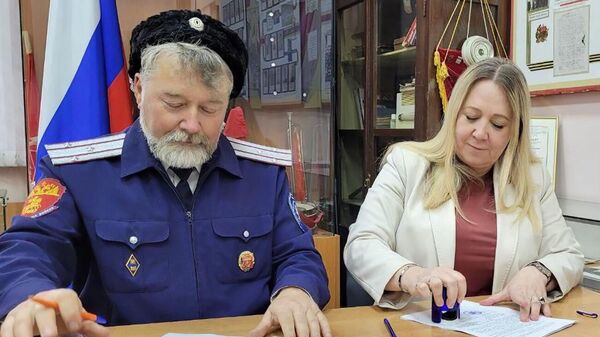 Подписание соглашения о сотрудничестве между атаманом Тверского ОКО ВКО ЦКВ и директором средней общеобразовательной школы №25 имени Героя Советского Союза Н.И.Кирьянова
