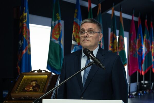 Начальник департамента обеспечения деятельности Совета при Президенте РФ по делам казачества управления Президента РФ по вопросам госслужбы, кадров и противодействия коррупции Валерий Медведев на Дне знаний в МГУТУ им. К.Г.Разумовского Начальник департамента обеспечения деятельности Совета при Президенте РФ по делам казачества управления Президента РФ по вопросам госслужбы, кадров и противодействия коррупции Валерий Медведев на Дне знаний в МГУТУ им. К.Г.Разумовского