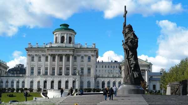 Дом Пашкова, принадлежащий Российской государственной библиотеке, на Боровицкой площади в Москве Дом Пашкова, принадлежащий Российской государственной библиотеке, на Боровицкой площади в Москве