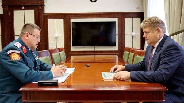 Полномочный представитель Президента РФ в Сибирском федеральном округе Анатолий Серышев и атаман Сибирского войскового казачьего общества Андрей Тимошенко
