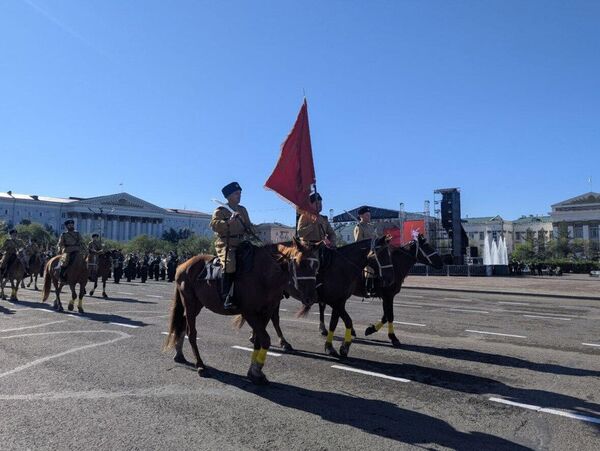 Казаки на параде в честь 80-летия Победы над милитаристской Японией и окончания Второй мировой войны Казаки на параде в честь 80-летия Победы над милитаристской Японией и окончания Второй мировой войны