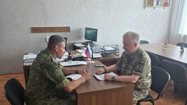 Рабочая встреча депутата Государственной Думы РФ Виктора Водолацкого и директора Алчевского казачьего кадетского корпуса имени М.И.Платова Владислава Багринцева в ЛНР