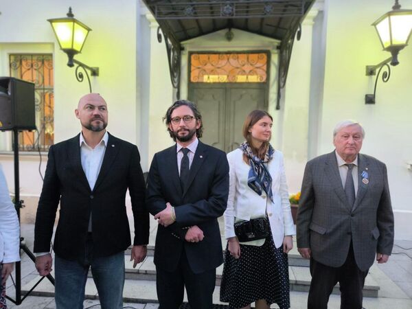 Генерал-лейтенант Службы внешней разведки РФ в отставке Леонид Решетников и руководитель Московского отделения Объединения памяти императорской гвардии князь Владимир Трубецкой Генерал-лейтенант Службы внешней разведки РФ в отставке Леонид Решетников и руководитель Московского отделения Объединения памяти императорской гвардии князь Владимир Трубецкой