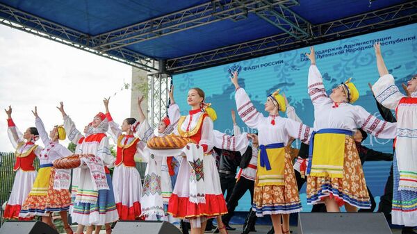 Участники Семейного фестиваля дружбы народов