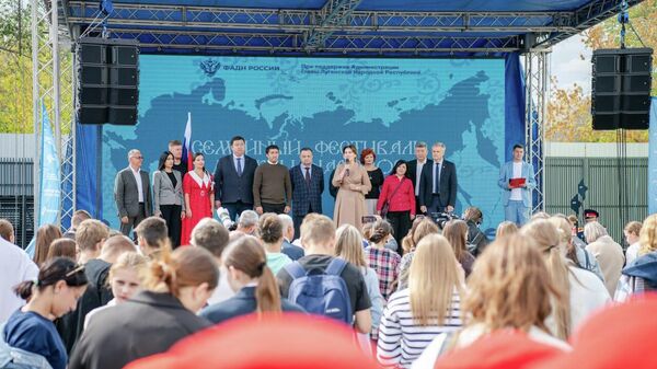 Участники Семейного фестиваля дружбы народов