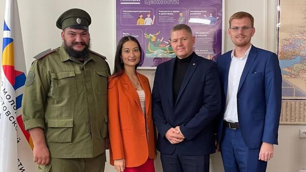 Представили ВКО ВВД и председатель комитета по молодежной политике Ростовской области Олег Отроков