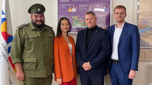 Представили ВКО ВВД и председатель комитета по молодежной политике Ростовской области Олег Отроков